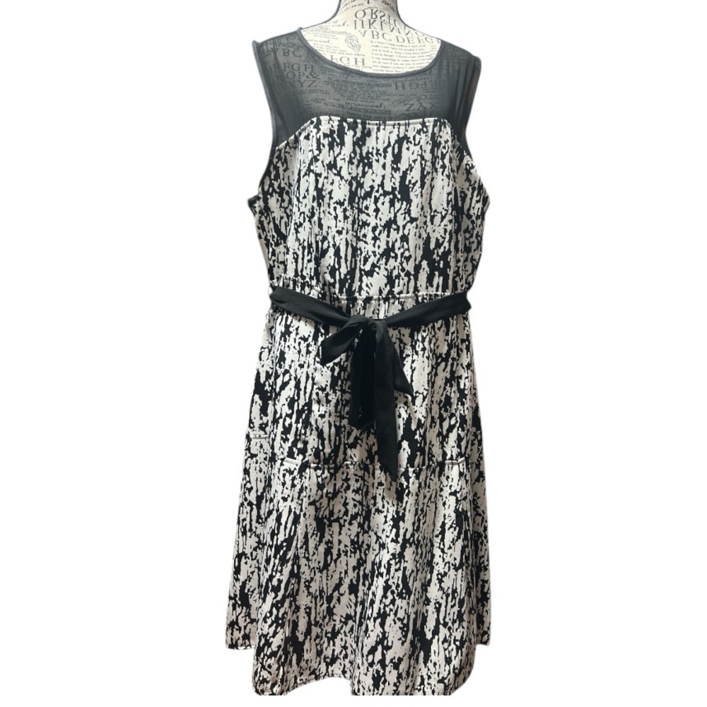 Lane Bryant Black White Sleeveless Round Neck Mesh Top Dress Size 20 EUC